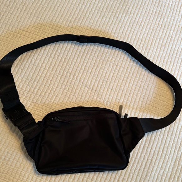 lululemon Everywhere Belt Bag Large 2L - Picture 3 of 10